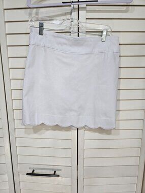 White Skort, size 8, Darby + Luke, Stretch, Like new, scallop